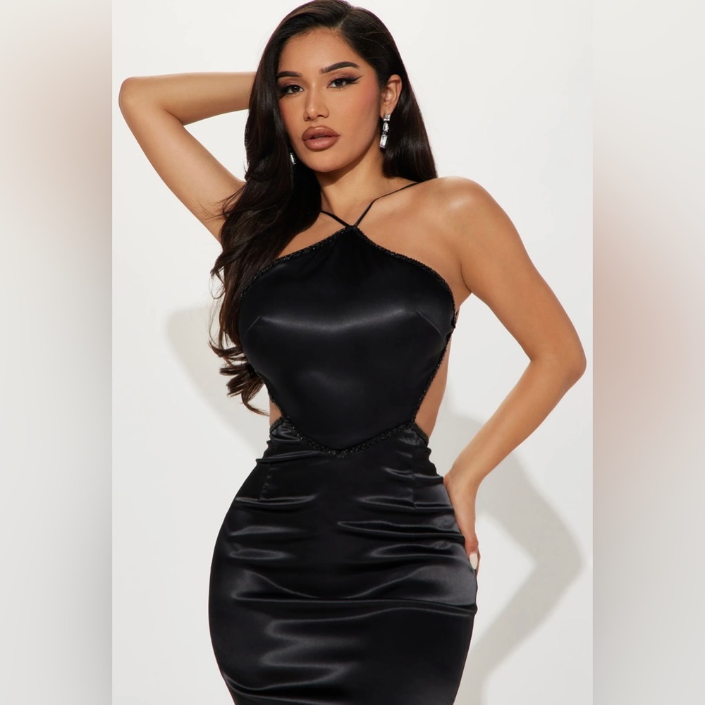 Elegant in Black 💋 - Picture 2 of 4